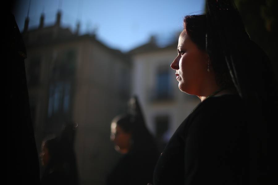 La Real Hermandad y Cofradía de Nazarenos de Nuestro Padre Jesús del Gran Poder y Nuestra Señora de La Esperanza por las calles de la ciudad.