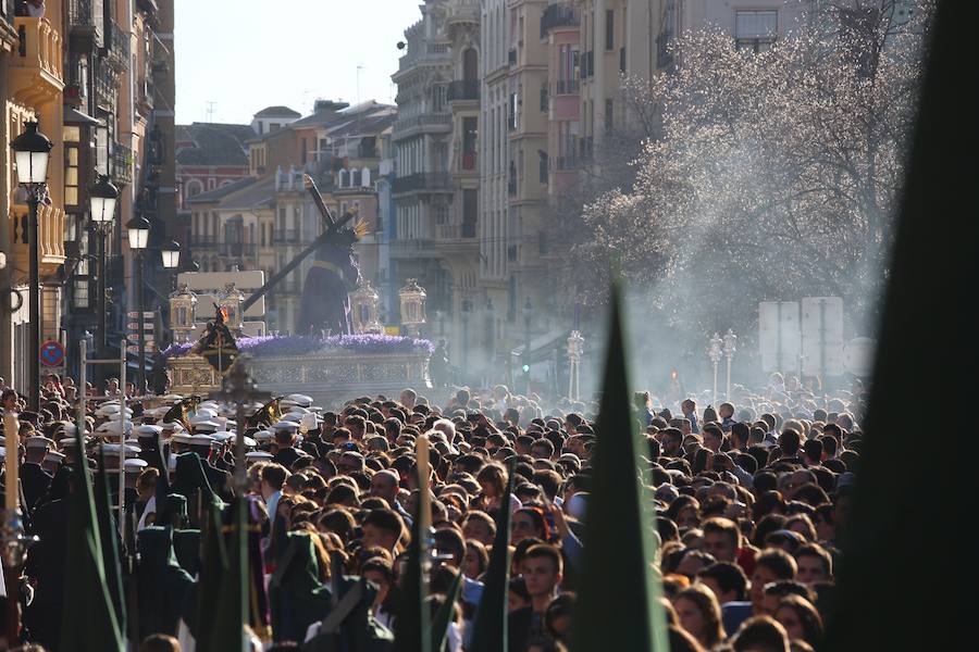 La Real Hermandad y Cofradía de Nazarenos de Nuestro Padre Jesús del Gran Poder y Nuestra Señora de La Esperanza por las calles de la ciudad.