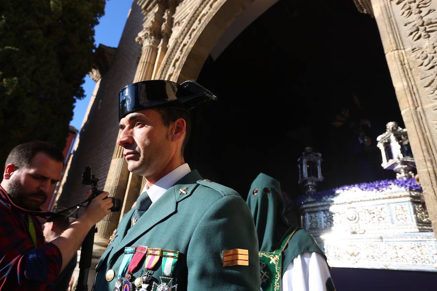 La Real Hermandad y Cofradía de Nazarenos de Nuestro Padre Jesús del Gran Poder y Nuestra Señora de La Esperanza por las calles de la ciudad.