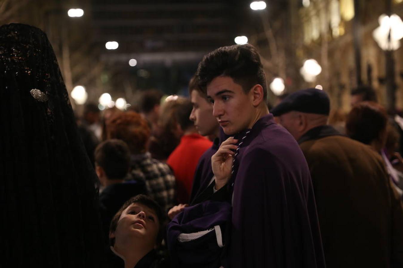 Lanzada, Vía Crucis, La Esperanza y La Cañilla protagonizan un Martes Santo en el que el sol acompaña a la devoción de miles de personas.