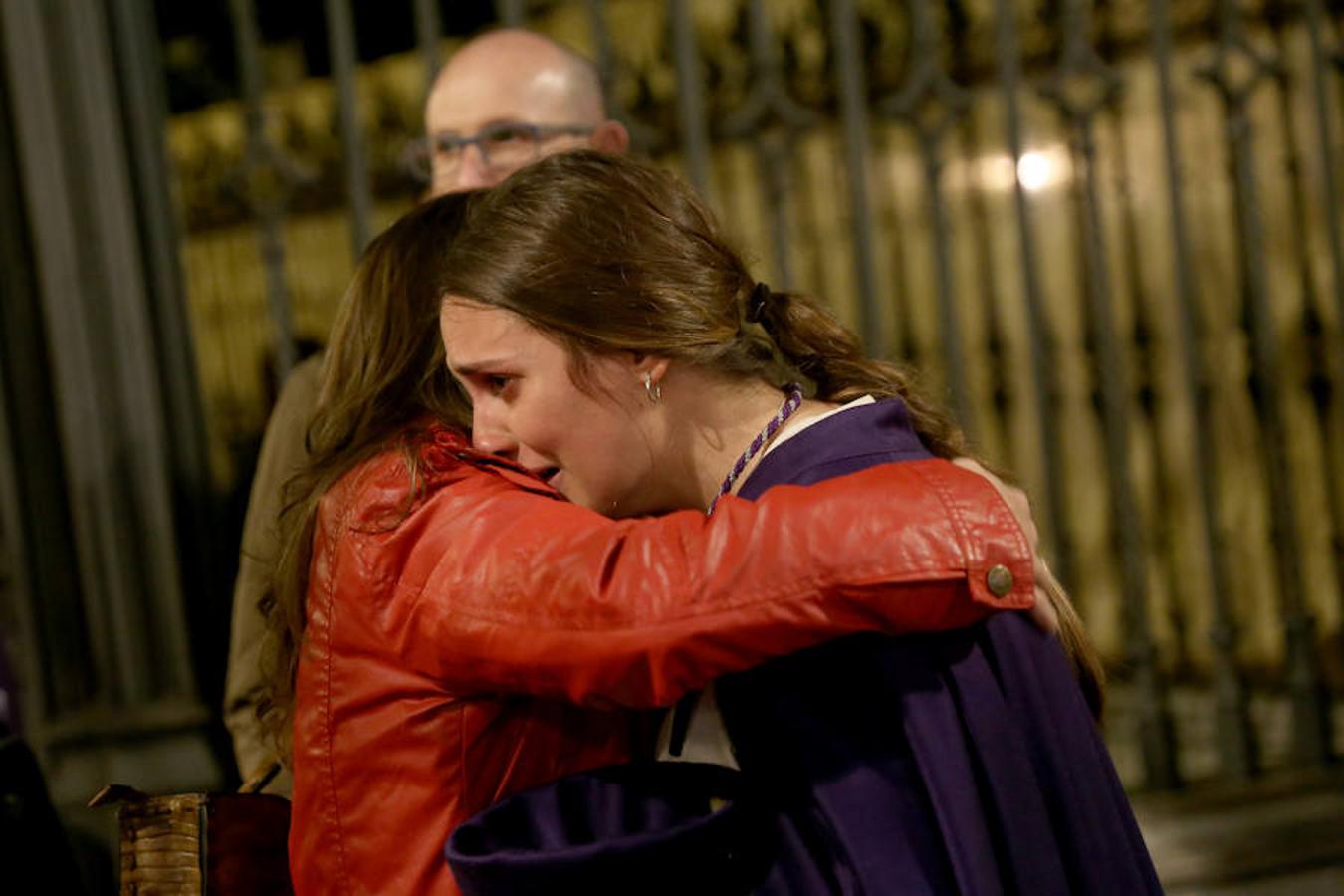 Lanzada, Vía Crucis, La Esperanza y La Cañilla protagonizan un Martes Santo en el que el sol acompaña a la devoción de miles de personas.