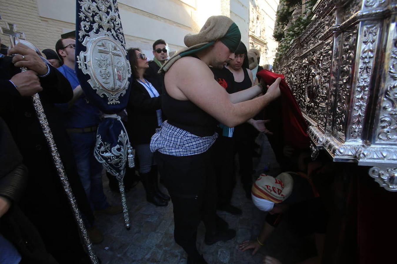 La Real Hermandad del Santo Via-Crucis, cofradía de Nazarenos de Nuestro Padre Jesús de la Amargura, María Santísima de las Lágrimas y Nuestra Señora de los reyes.