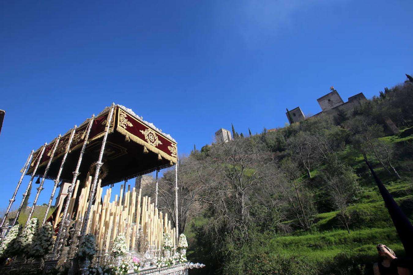 La Real Hermandad del Santo Via-Crucis, cofradía de Nazarenos de Nuestro Padre Jesús de la Amargura, María Santísima de las Lágrimas y Nuestra Señora de los reyes.