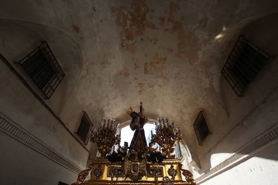 La Real Hermandad del Santo Via-Crucis, cofradía de Nazarenos de Nuestro Padre Jesús de la Amargura, María Santísima de las Lágrimas y Nuestra Señora de los reyes.