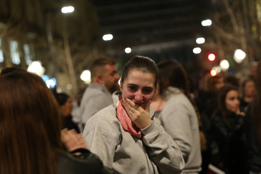 La hermandad se ve obligada a suspender la procesión de hoy por un pequeño problema con la sujeción de la cruz al paso