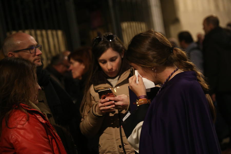 La hermandad se ve obligada a suspender la procesión de hoy por un pequeño problema con la sujeción de la cruz al paso