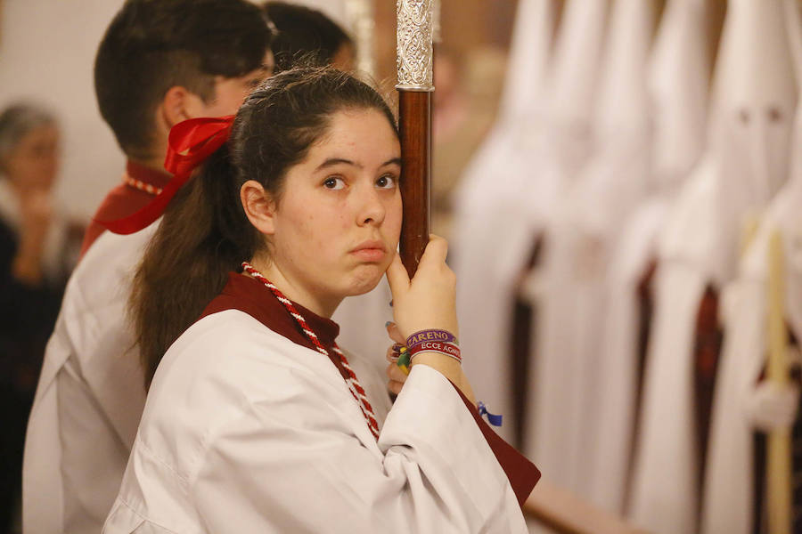 La hermandad ha sacado a la calle más nazarenos que nunca e incorpora hermanos de penitencia detrás del paso