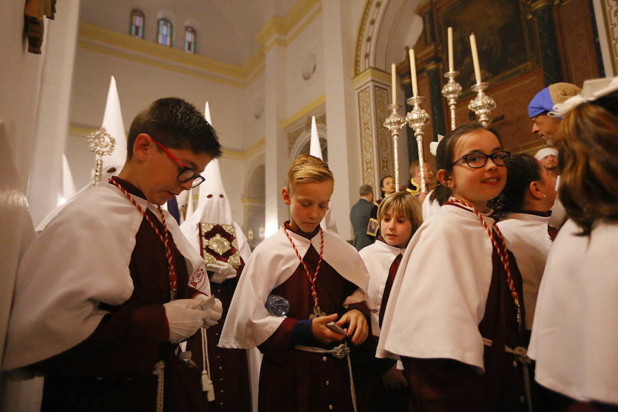 La hermandad ha sacado a la calle más nazarenos que nunca e incorpora hermanos de penitencia detrás del paso