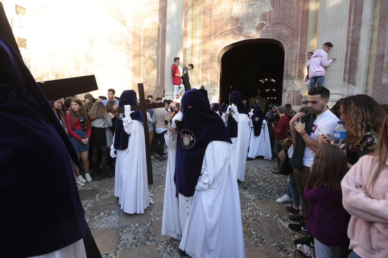 El blanco y el morado rinden tributo a Nuestro Padre Jesús de las Tres Caídas y Nuestra Señora del Rosario