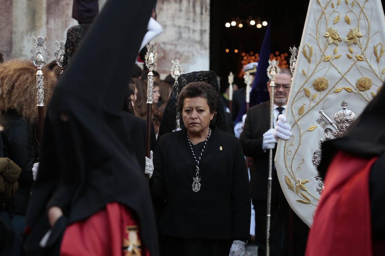 El blanco y el morado rinden tributo a Nuestro Padre Jesús de las Tres Caídas y Nuestra Señora del Rosario