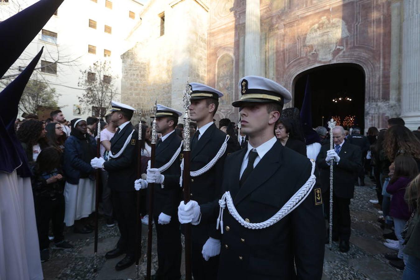 El blanco y el morado rinden tributo a Nuestro Padre Jesús de las Tres Caídas y Nuestra Señora del Rosario