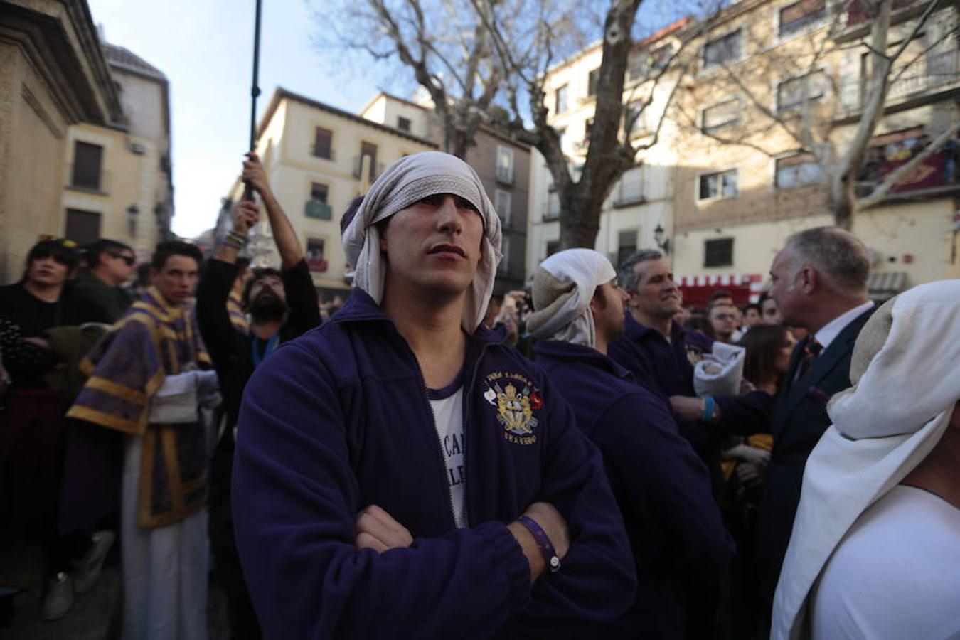 El blanco y el morado rinden tributo a Nuestro Padre Jesús de las Tres Caídas y Nuestra Señora del Rosario