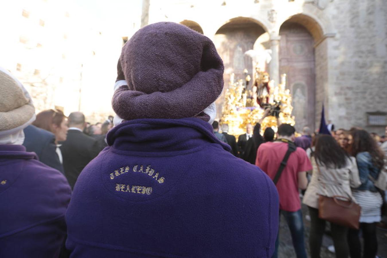 El blanco y el morado rinden tributo a Nuestro Padre Jesús de las Tres Caídas y Nuestra Señora del Rosario