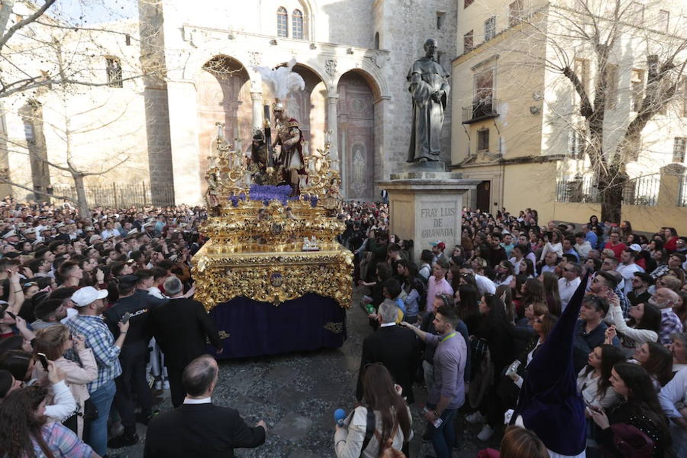 El blanco y el morado rinden tributo a Nuestro Padre Jesús de las Tres Caídas y Nuestra Señora del Rosario