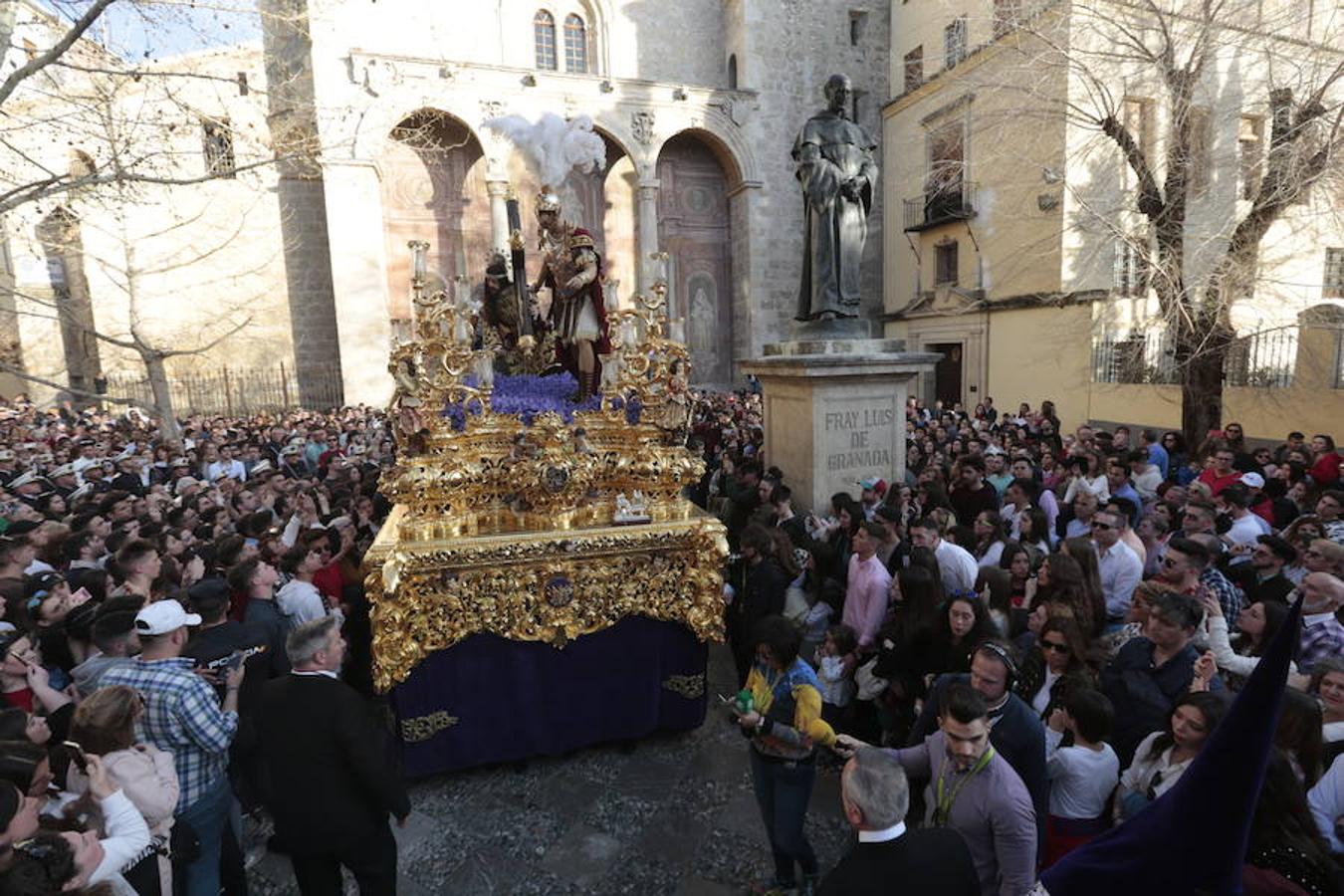 El blanco y el morado rinden tributo a Nuestro Padre Jesús de las Tres Caídas y Nuestra Señora del Rosario