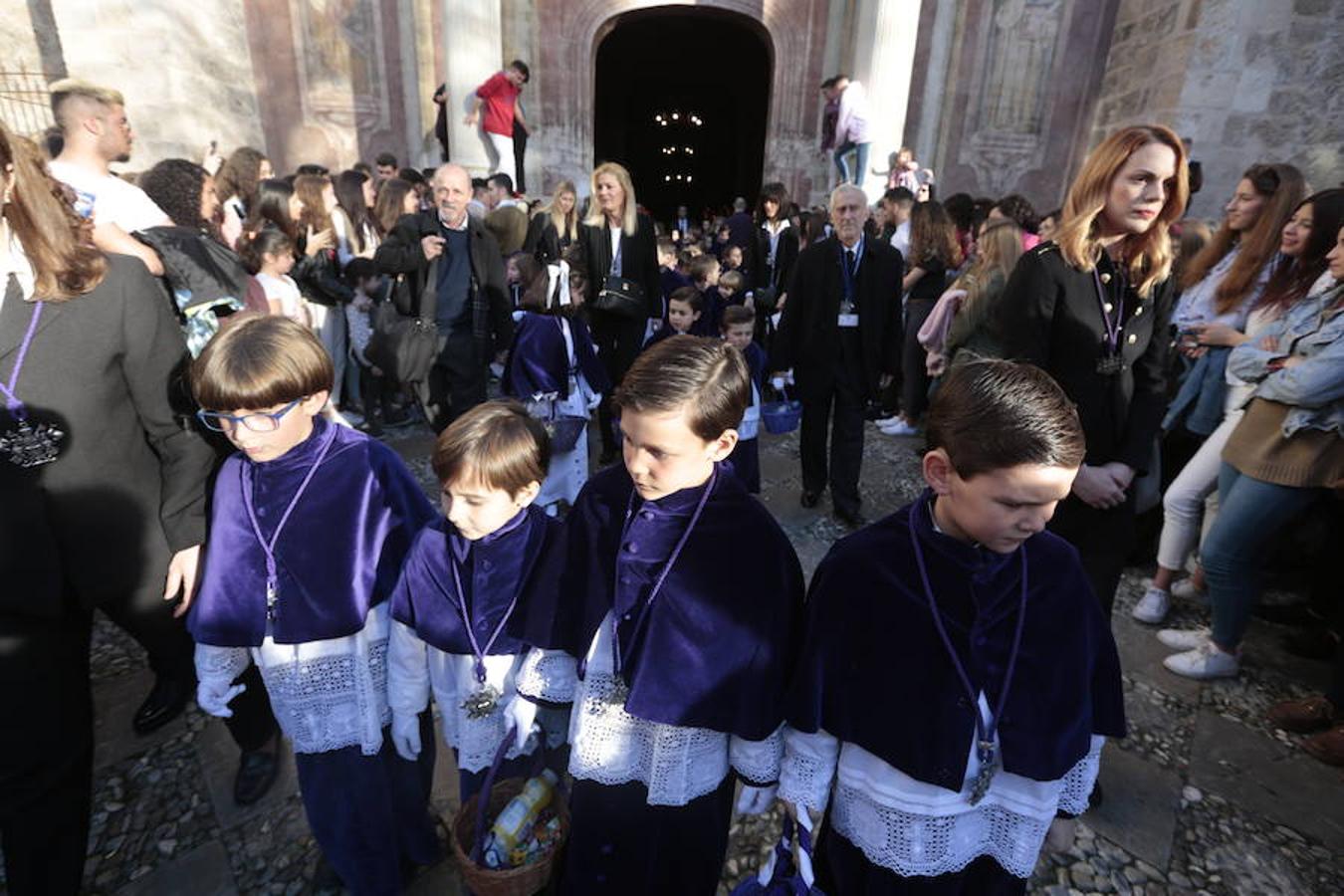 El blanco y el morado rinden tributo a Nuestro Padre Jesús de las Tres Caídas y Nuestra Señora del Rosario