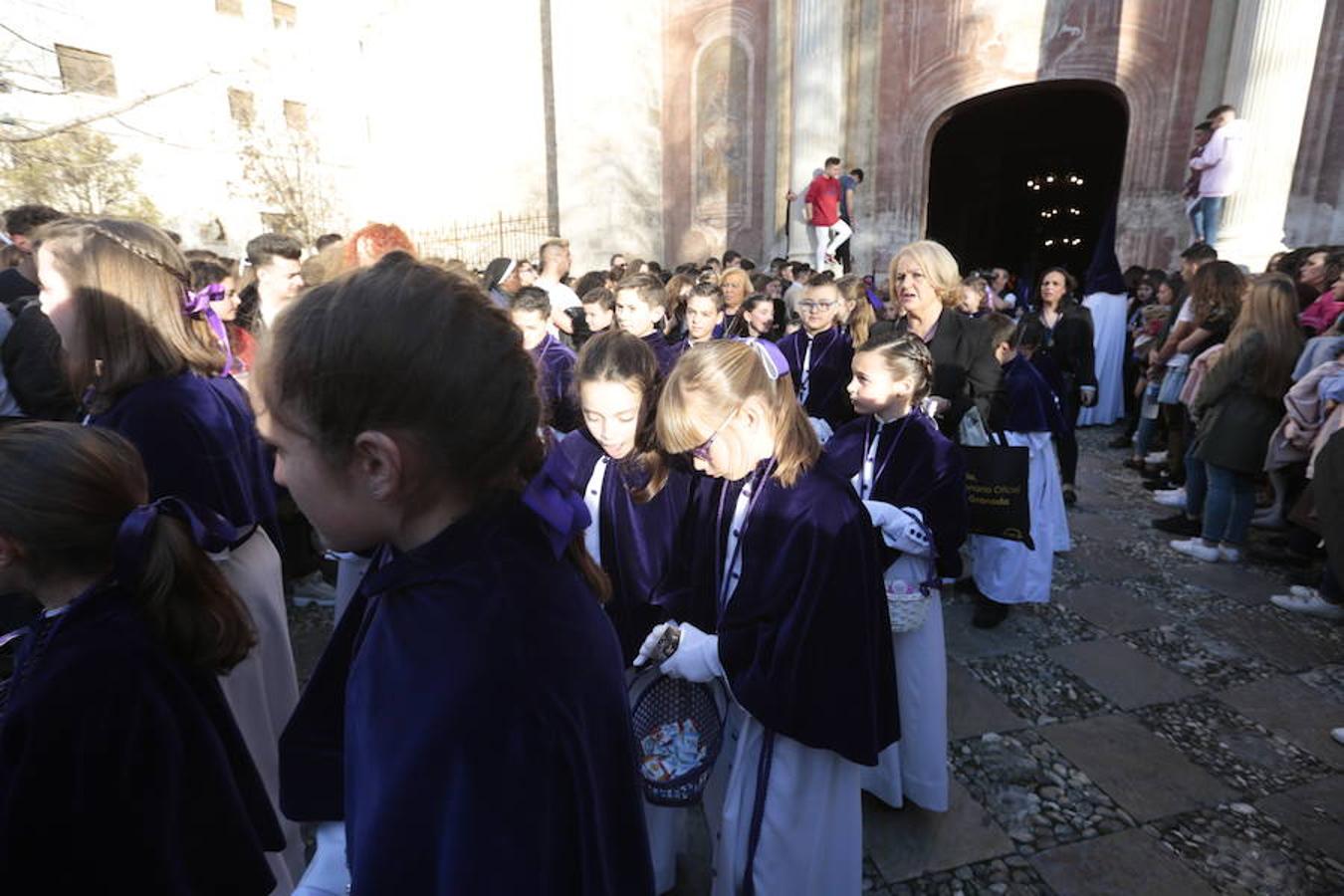 El blanco y el morado rinden tributo a Nuestro Padre Jesús de las Tres Caídas y Nuestra Señora del Rosario