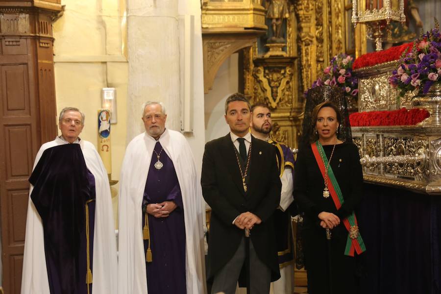 Miles de devotos se agolpan para ver a Nuestro Padre Jesús de la Paciencia y María Santísima de las Penas 