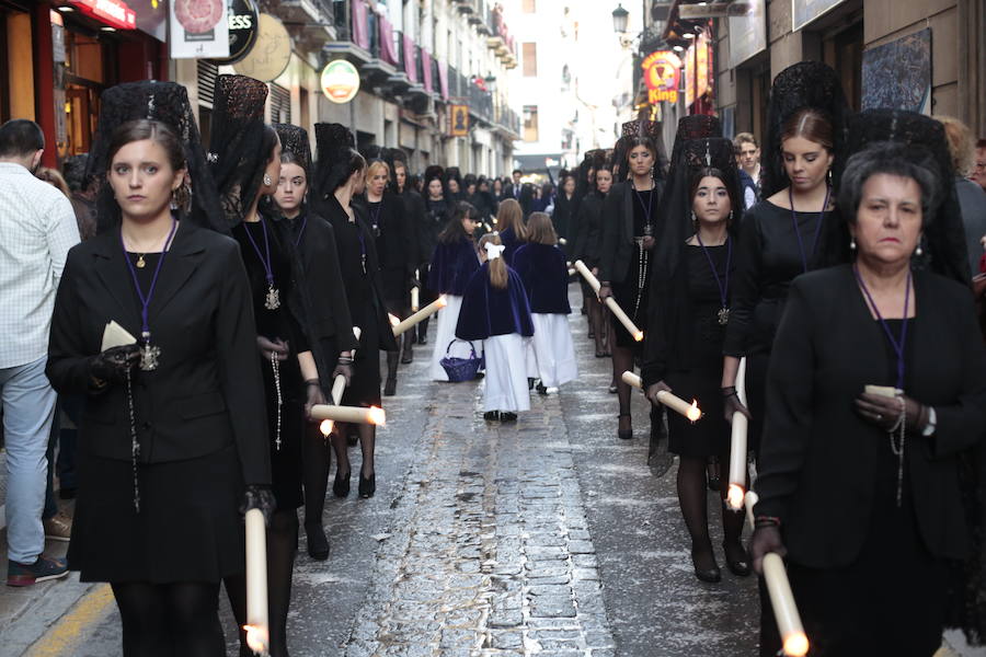 El blanco y el morado rinden tributo a Nuestro Padre Jesús de las Tres Caídas y Nuestra Señora del Rosario