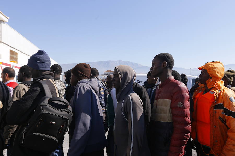 Salvamento Marítimo ha rescatado a 34 personas que viajaban en una patera.