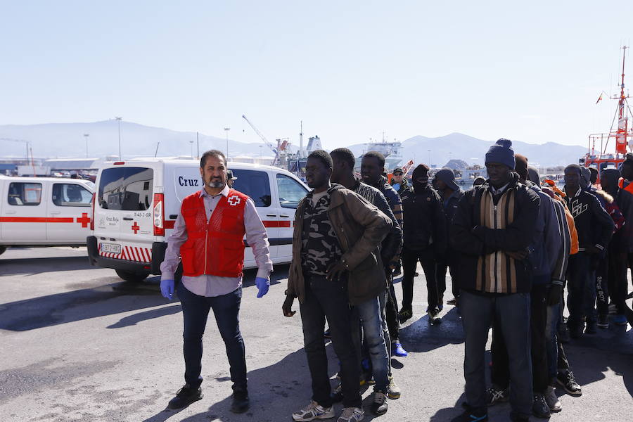 Salvamento Marítimo ha rescatado a 34 personas que viajaban en una patera.