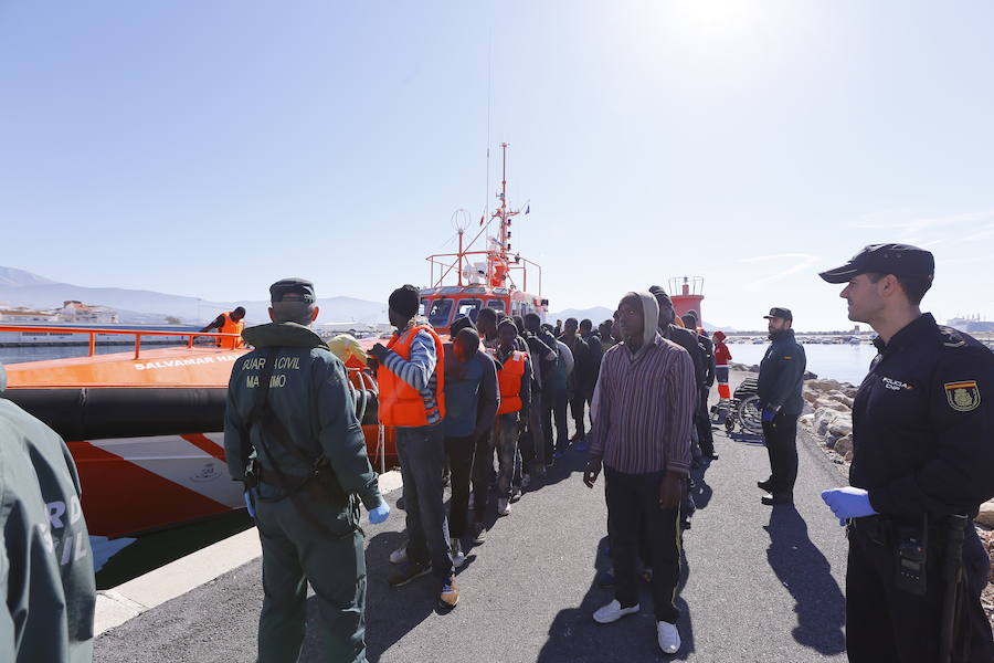 Salvamento Marítimo ha rescatado a 34 personas que viajaban en una patera.