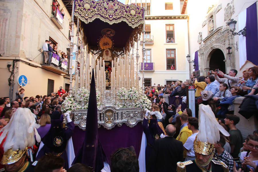 Miles de devotos se agolpan para ver a Nuestro Padre Jesús de la Paciencia y María Santísima de las Penas 