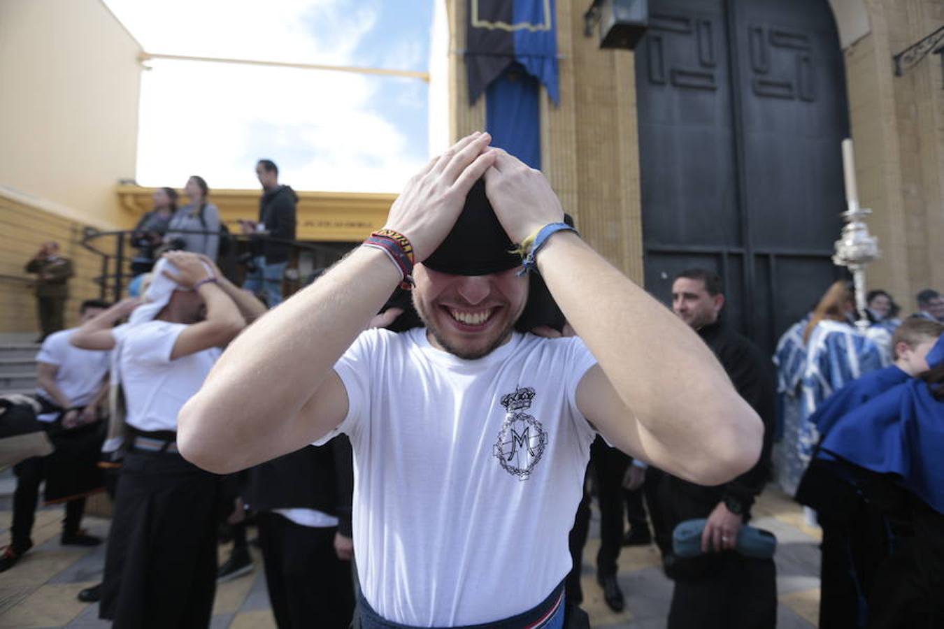 La Real Cofradía de Penitencia del Santísimo Cristo de la Redención y Nuestra Señora de la Salud recorre el Zaidín entre vítores 