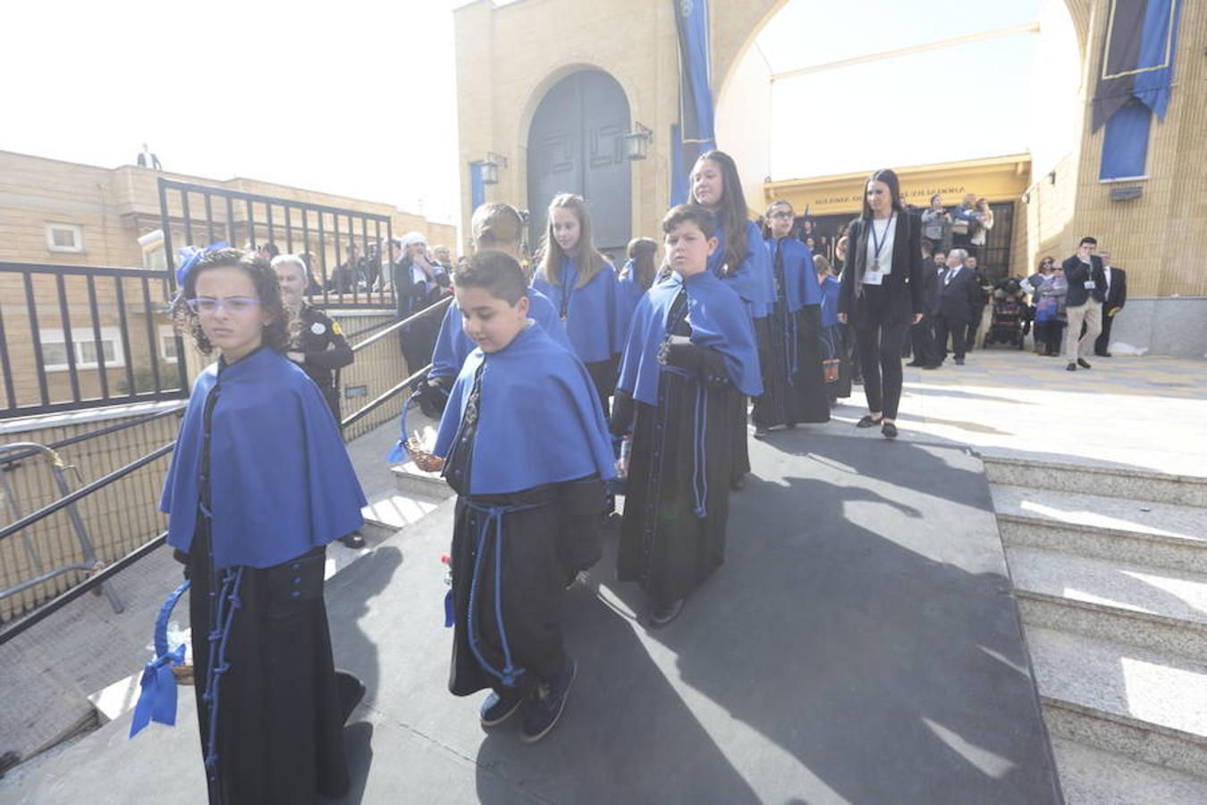 La Real Cofradía de Penitencia del Santísimo Cristo de la Redención y Nuestra Señora de la Salud recorre el Zaidín entre vítores 