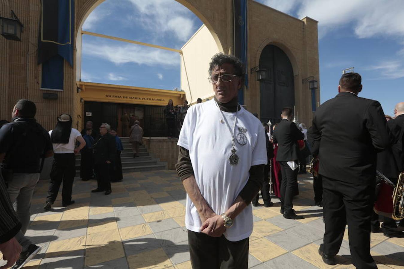 La Real Cofradía de Penitencia del Santísimo Cristo de la Redención y Nuestra Señora de la Salud recorre el Zaidín entre vítores 