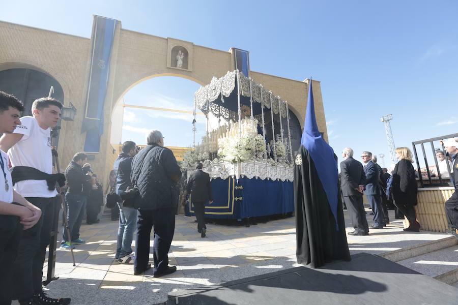 La Real Cofradía de Penitencia del Santísimo Cristo de la Redención y Nuestra Señora de la Salud recorre el Zaidín entre vítores 