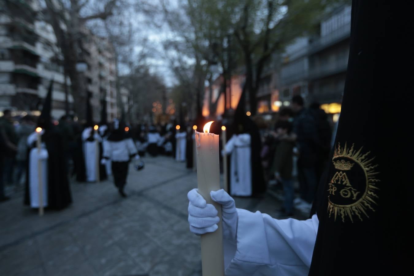 La cofradía del templo de San José de Calasanz estrena nuevo llamador para el paso de Cristo, realizado por Alberto Quiros, así como otro nuevo llamador para el paso de palio, una nueva parihuela en madera para el paso de Cristo y corona de espinas para el Señor, realizada por Antonio Hernández.