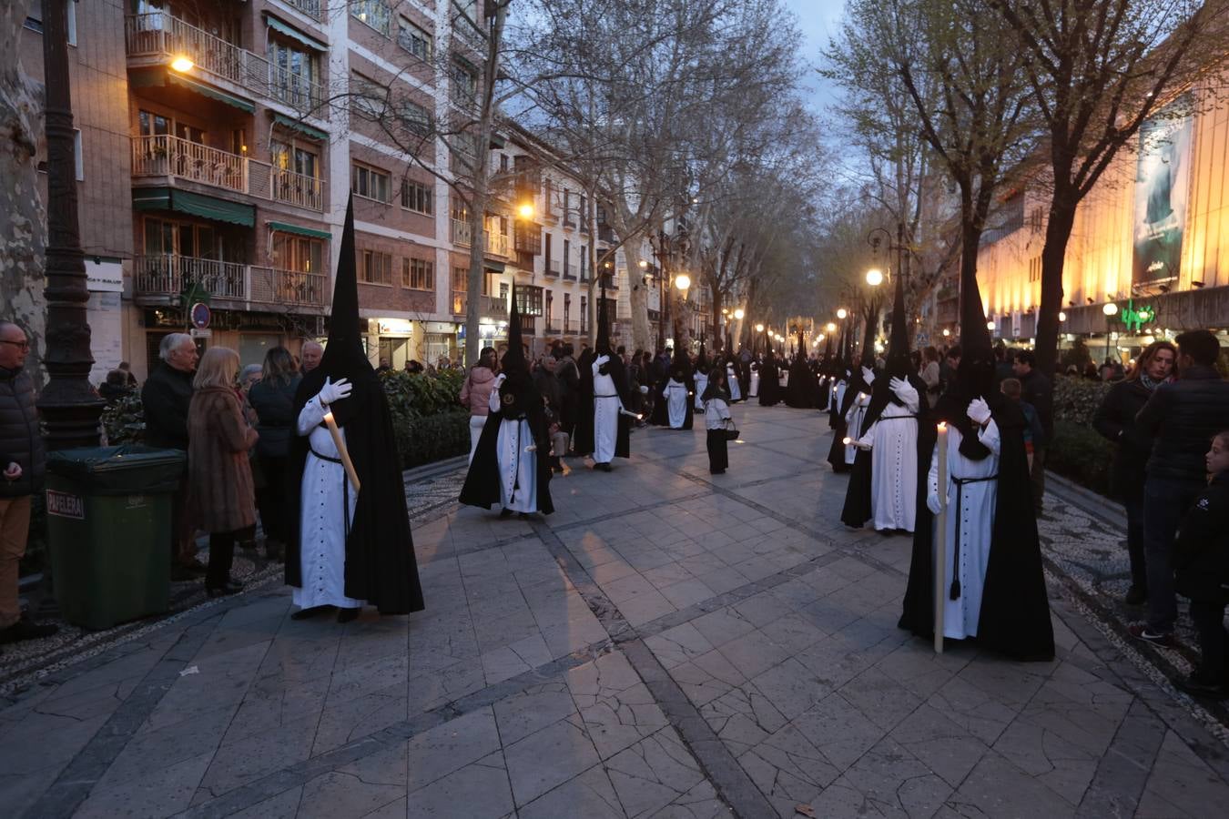 La cofradía del templo de San José de Calasanz estrena nuevo llamador para el paso de Cristo, realizado por Alberto Quiros, así como otro nuevo llamador para el paso de palio, una nueva parihuela en madera para el paso de Cristo y corona de espinas para el Señor, realizada por Antonio Hernández.