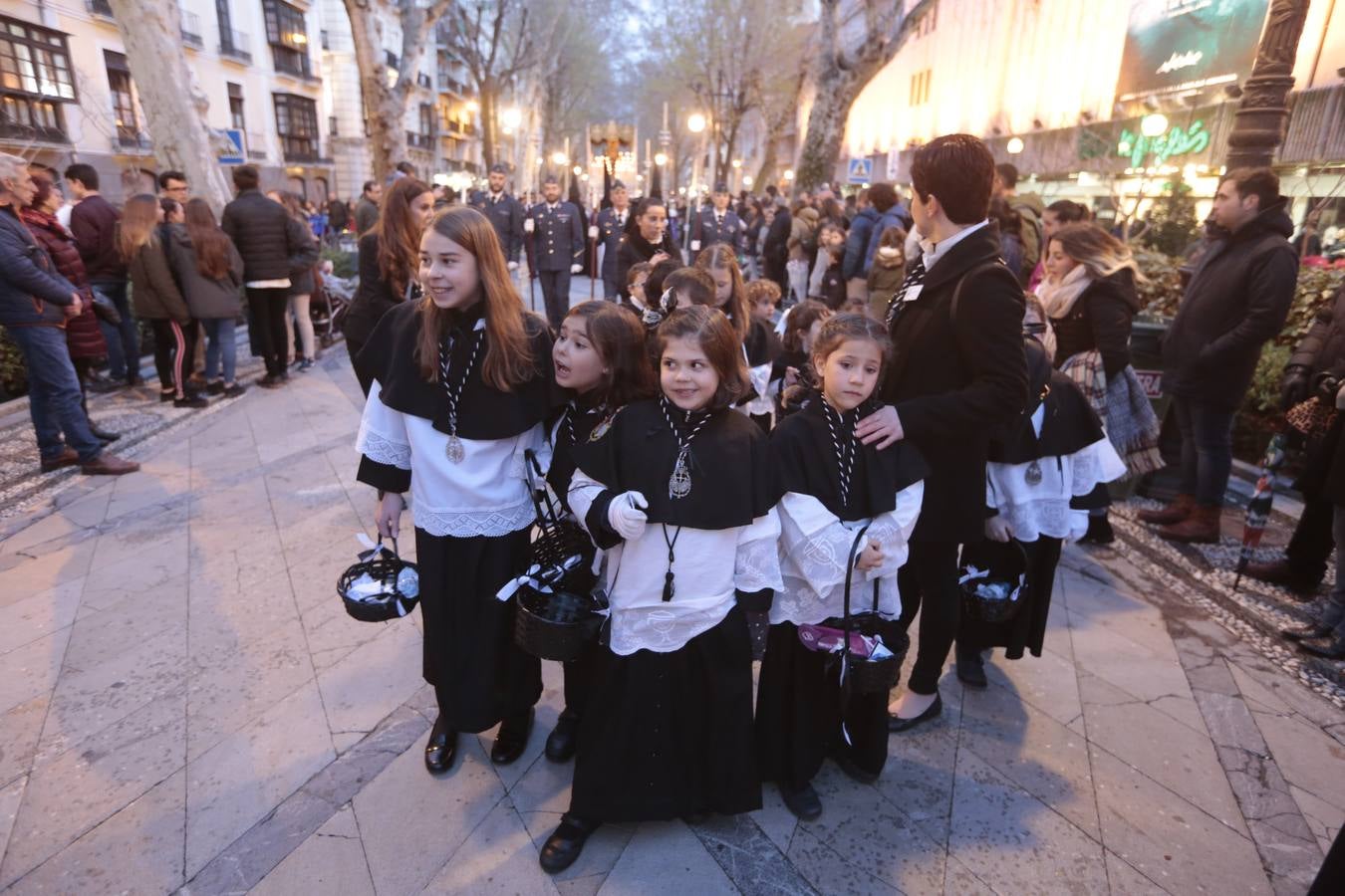 La cofradía del templo de San José de Calasanz estrena nuevo llamador para el paso de Cristo, realizado por Alberto Quiros, así como otro nuevo llamador para el paso de palio, una nueva parihuela en madera para el paso de Cristo y corona de espinas para el Señor, realizada por Antonio Hernández.