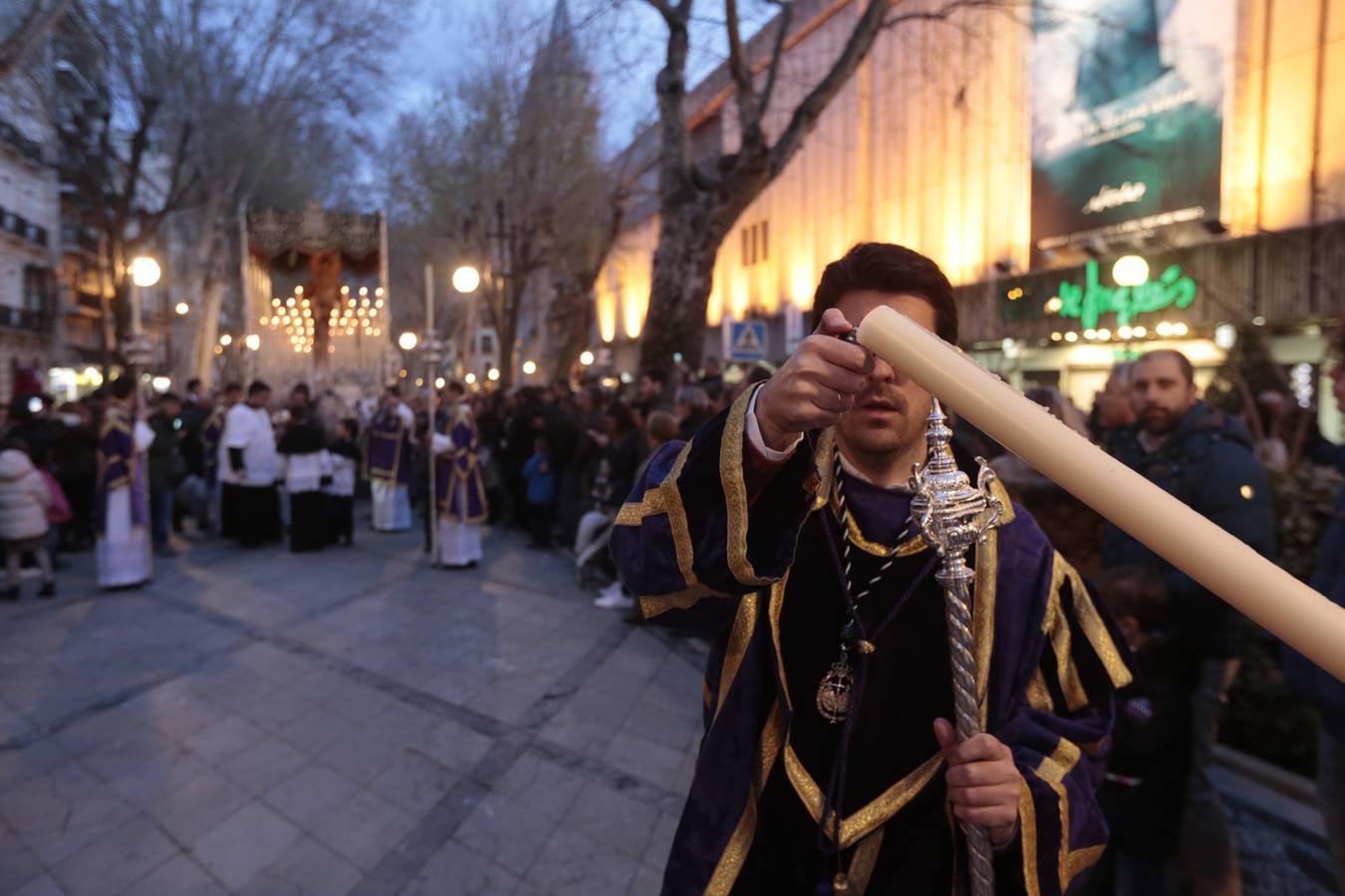 La cofradía del templo de San José de Calasanz estrena nuevo llamador para el paso de Cristo, realizado por Alberto Quiros, así como otro nuevo llamador para el paso de palio, una nueva parihuela en madera para el paso de Cristo y corona de espinas para el Señor, realizada por Antonio Hernández.