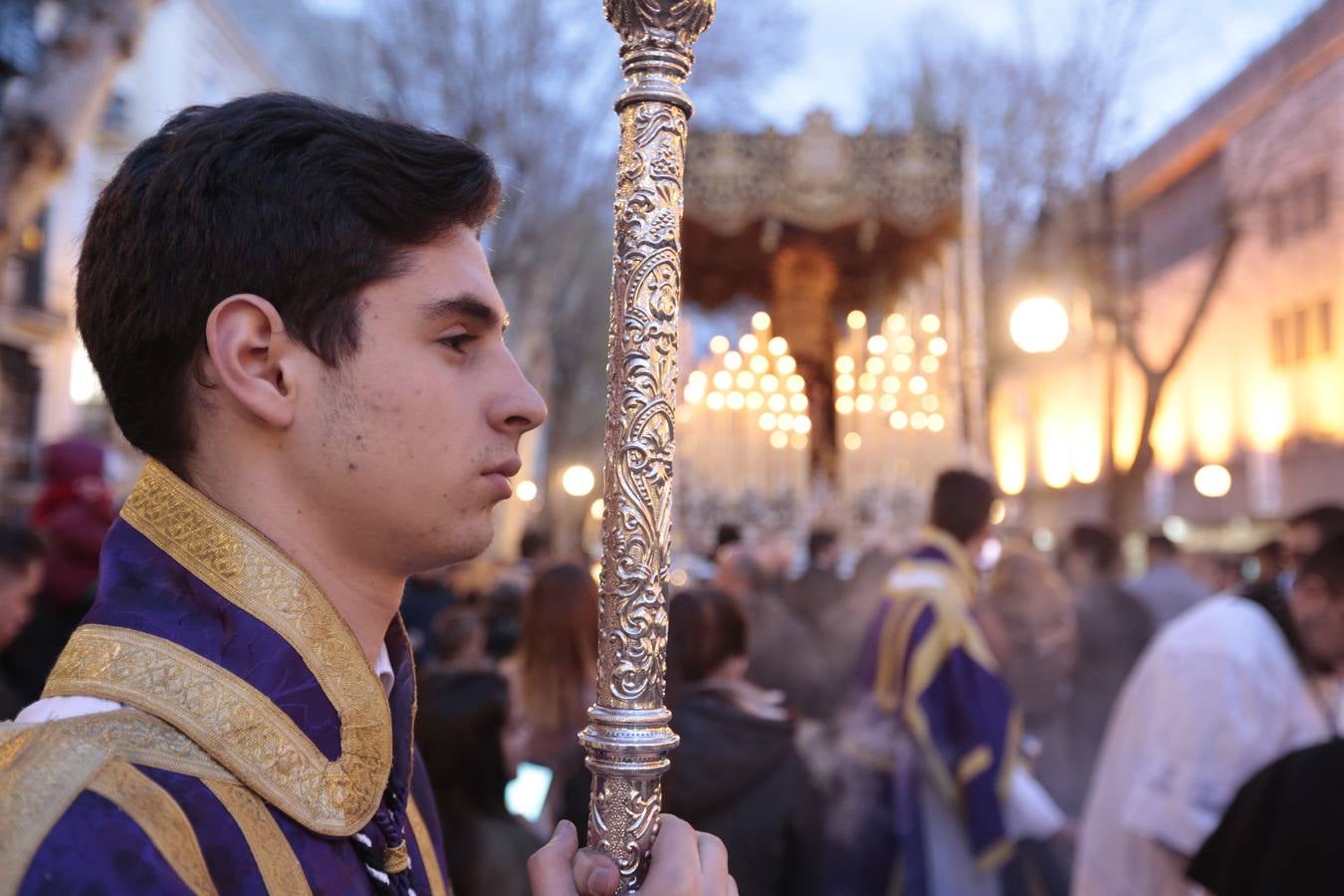 La cofradía del templo de San José de Calasanz estrena nuevo llamador para el paso de Cristo, realizado por Alberto Quiros, así como otro nuevo llamador para el paso de palio, una nueva parihuela en madera para el paso de Cristo y corona de espinas para el Señor, realizada por Antonio Hernández.