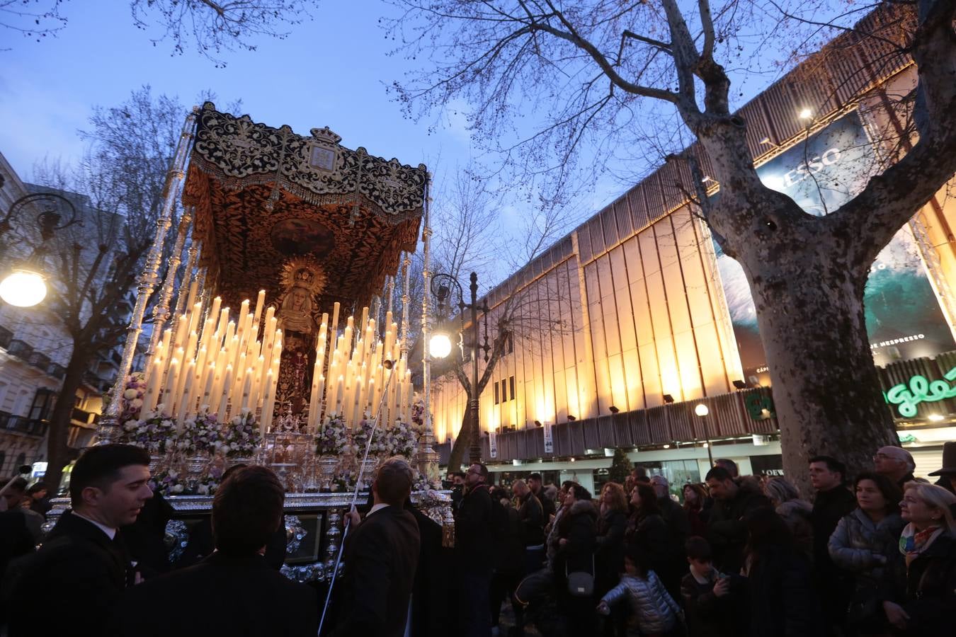 La cofradía del templo de San José de Calasanz estrena nuevo llamador para el paso de Cristo, realizado por Alberto Quiros, así como otro nuevo llamador para el paso de palio, una nueva parihuela en madera para el paso de Cristo y corona de espinas para el Señor, realizada por Antonio Hernández.