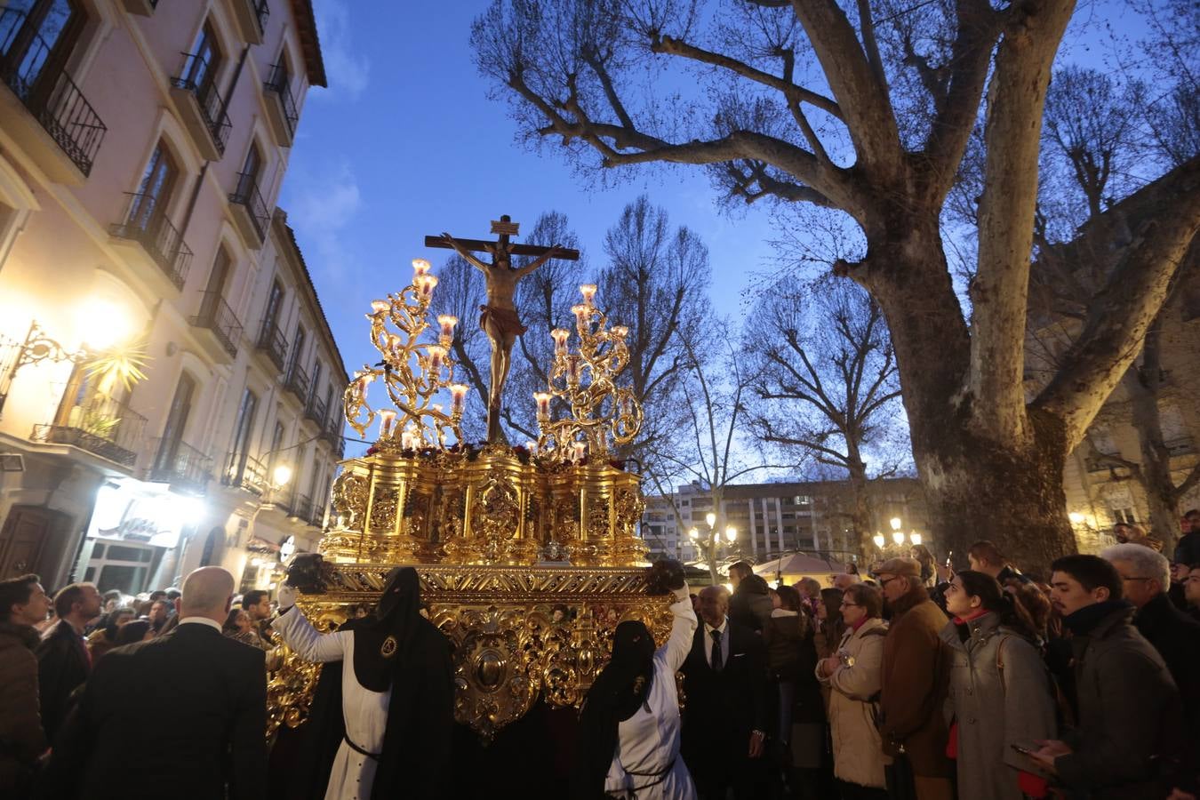 La cofradía del templo de San José de Calasanz estrena nuevo llamador para el paso de Cristo, realizado por Alberto Quiros, así como otro nuevo llamador para el paso de palio, una nueva parihuela en madera para el paso de Cristo y corona de espinas para el Señor, realizada por Antonio Hernández.