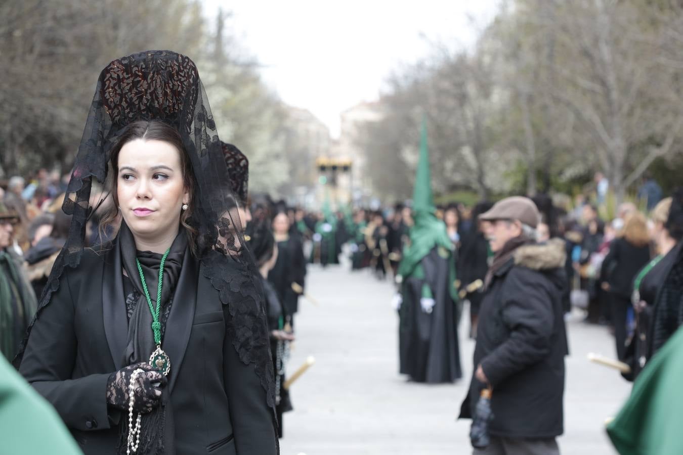 Este Viernes Santo ha vuelto la Legión a Granada. El Cristo de la Buena Muerte ha salido a las calles escoltado por una Escuadra de Gastadores de La Legión. En concreto, las unidades que se han desplazado hasta Granada pertenecen a la Brigada Rey Alfonso XIII II de la Legión con sede en Viator (Almería)