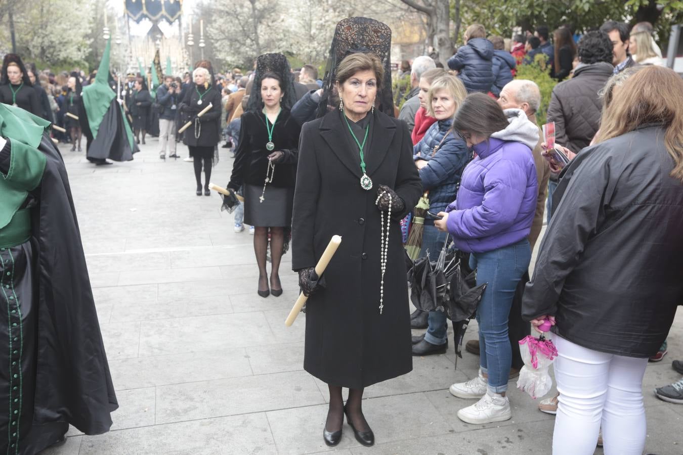 Este Viernes Santo ha vuelto la Legión a Granada. El Cristo de la Buena Muerte ha salido a las calles escoltado por una Escuadra de Gastadores de La Legión. En concreto, las unidades que se han desplazado hasta Granada pertenecen a la Brigada Rey Alfonso XIII II de la Legión con sede en Viator (Almería)