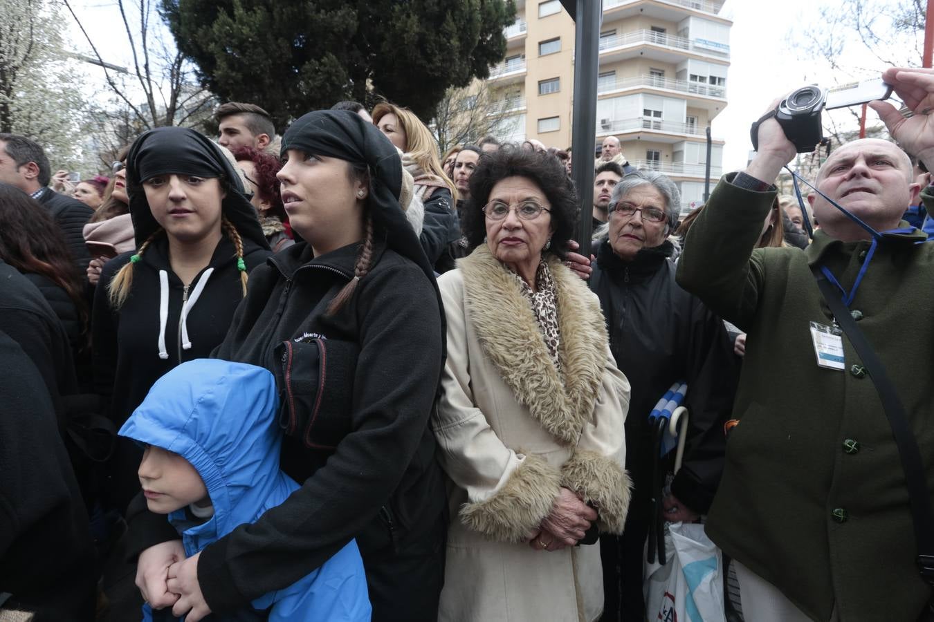 Este Viernes Santo ha vuelto la Legión a Granada. El Cristo de la Buena Muerte ha salido a las calles escoltado por una Escuadra de Gastadores de La Legión. En concreto, las unidades que se han desplazado hasta Granada pertenecen a la Brigada Rey Alfonso XIII II de la Legión con sede en Viator (Almería)