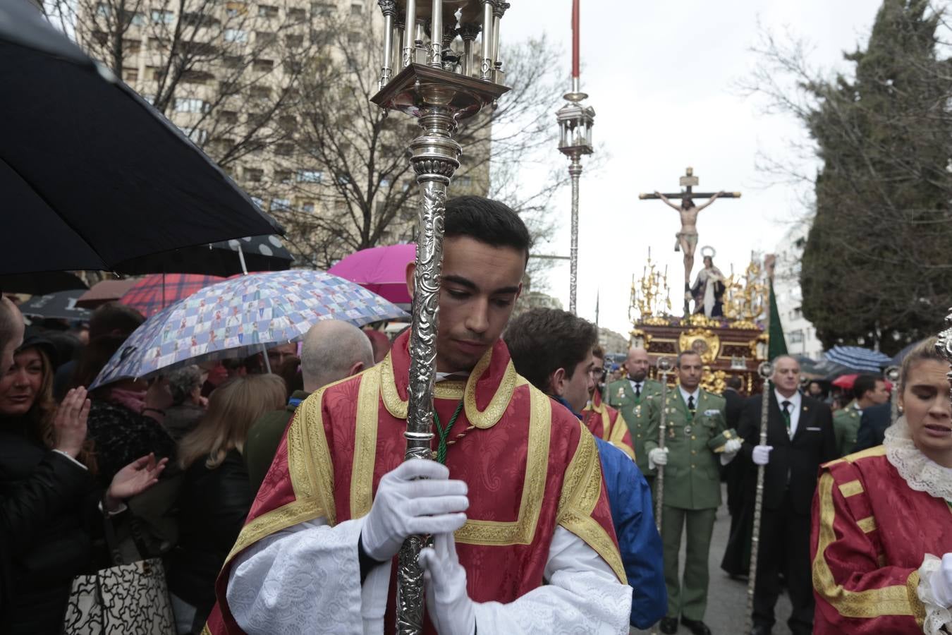 Este Viernes Santo ha vuelto la Legión a Granada. El Cristo de la Buena Muerte ha salido a las calles escoltado por una Escuadra de Gastadores de La Legión. En concreto, las unidades que se han desplazado hasta Granada pertenecen a la Brigada Rey Alfonso XIII II de la Legión con sede en Viator (Almería)