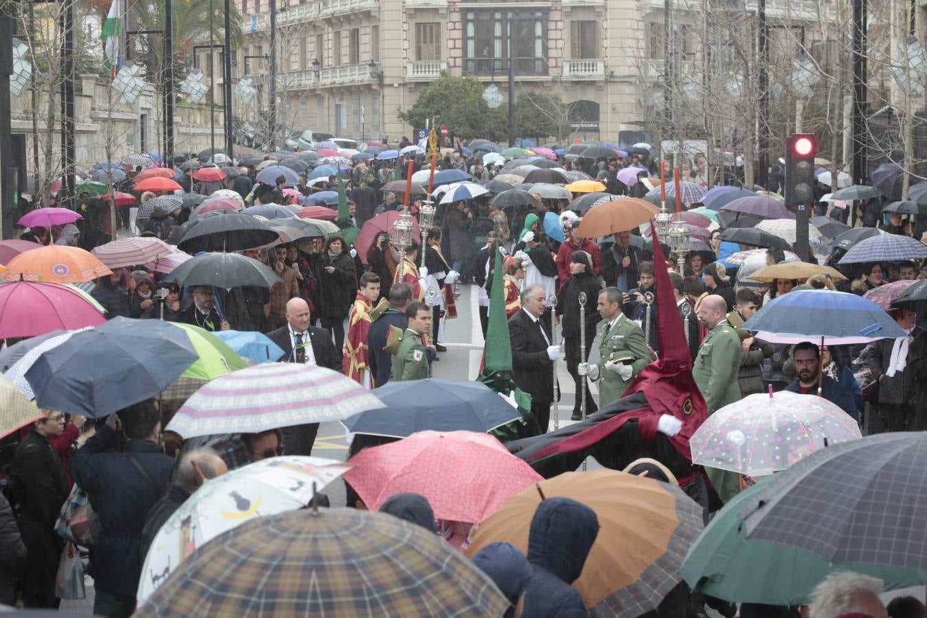 La lluvia obliga a la cofradía a volver a su templo