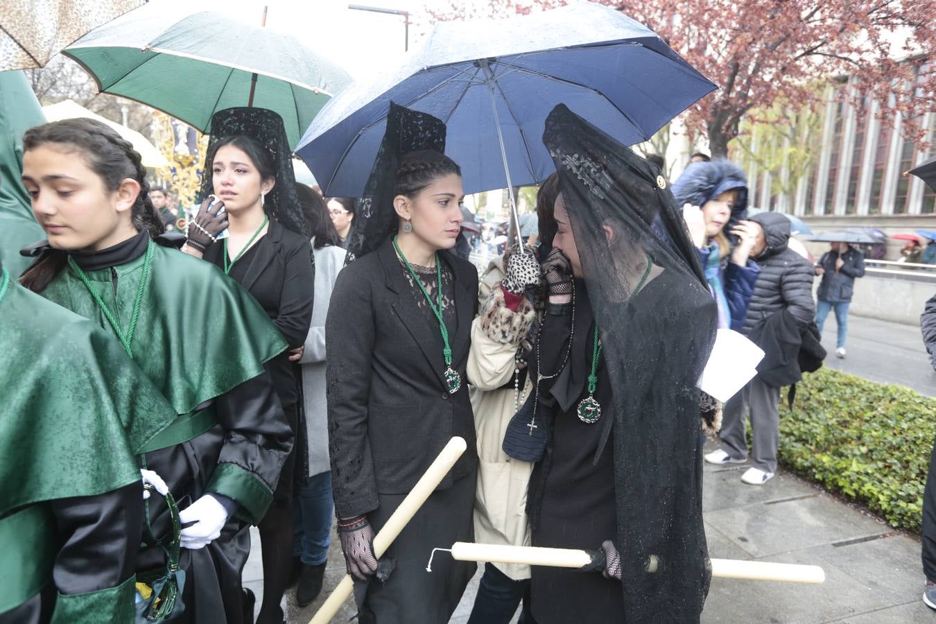 La lluvia obliga a la cofradía a volver a su templo