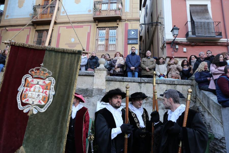 Este Viernes Santo ha estado marcado por las intermitentes precipitaciones que han alterado el normal desfile de algunas cofradías 