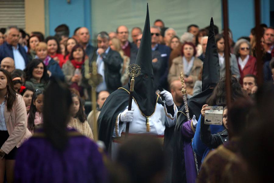 La Hermandad de la Vera-Cruz realizó una espléndida estación de penitencia en el Jueves Santo jienense | María Santísima de los Dolores lució en su parte frontal un homenaje al niño Gabriel Cruz, hallado muerto en Almería hace unas semanas