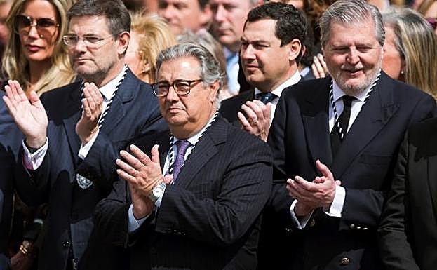 Zoido (c), durante la Semana Santa en Málaga.