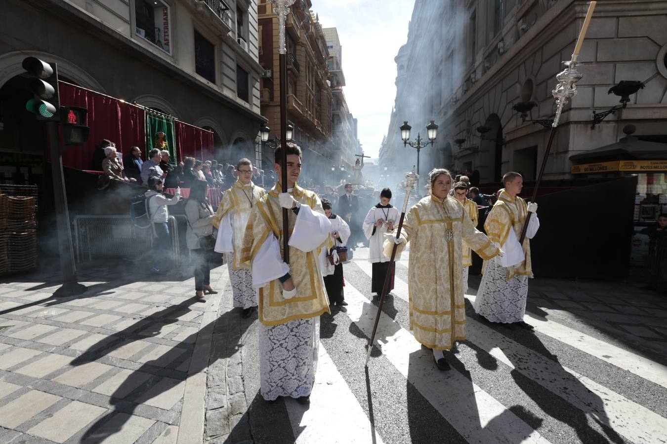 Los niños son los grandes protagonistas de la mañana del Domingo de Resurrección, especialmente con la procesión de Los Facundillos. Y no solo porque quienes lo desean pueden meterse bajo las andas a llevar al Niño Jesús, sino también porque los más pequeños no dejan de hacer sonar campanas de barro.