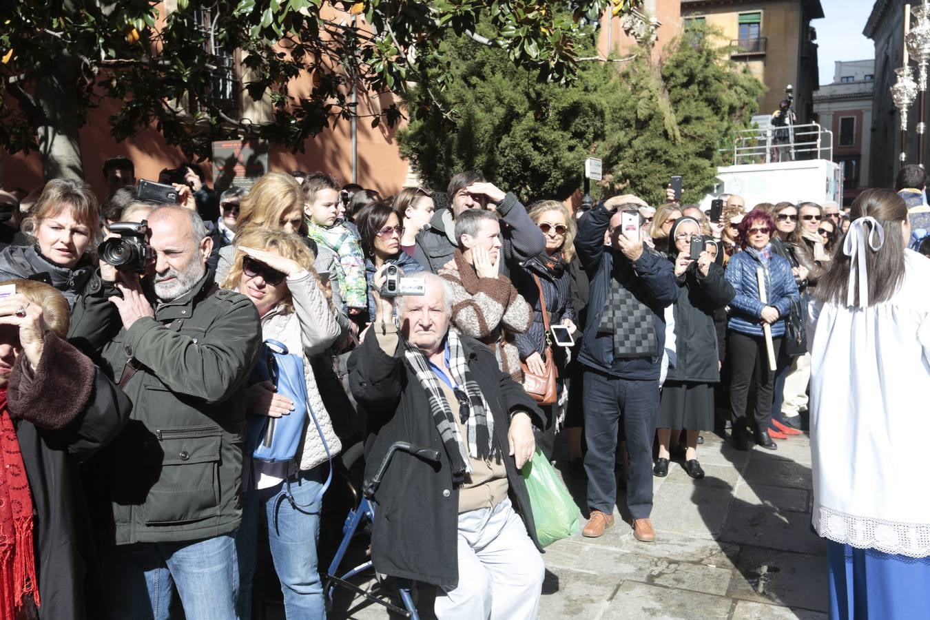 La cofradía del Resucitado de Regina Mundi pone hoy en la calle el gran estreno de esta Semana Santa. Se trata de las nuevas imágenes secundarias del paso: la Magdalena, San Juan y San Pedro. Las mismas ha sido realizadas por Israel Cornejo y vestidas por Benjamín Rodríguez. Hoy, por vez primera, salen a la calle.