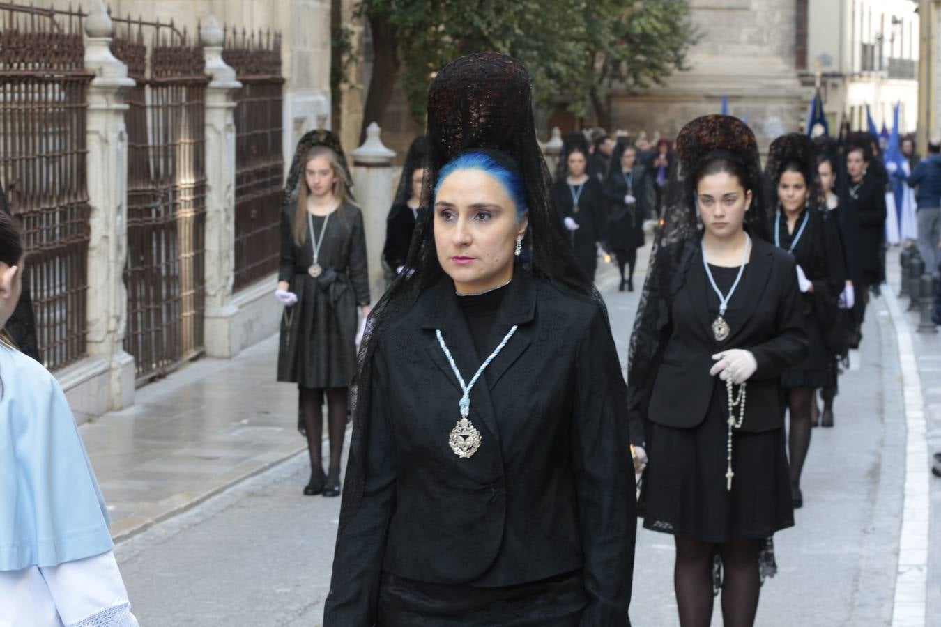 La cofradía del Resucitado de Regina Mundi pone hoy en la calle el gran estreno de esta Semana Santa. Se trata de las nuevas imágenes secundarias del paso: la Magdalena, San Juan y San Pedro. Las mismas ha sido realizadas por Israel Cornejo y vestidas por Benjamín Rodríguez. Hoy, por vez primera, salen a la calle.